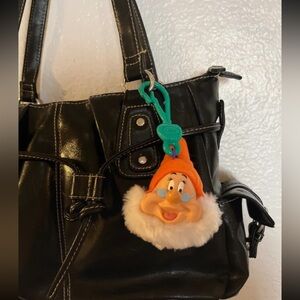 Show white and the 7 dwarfs 2001 bag charm